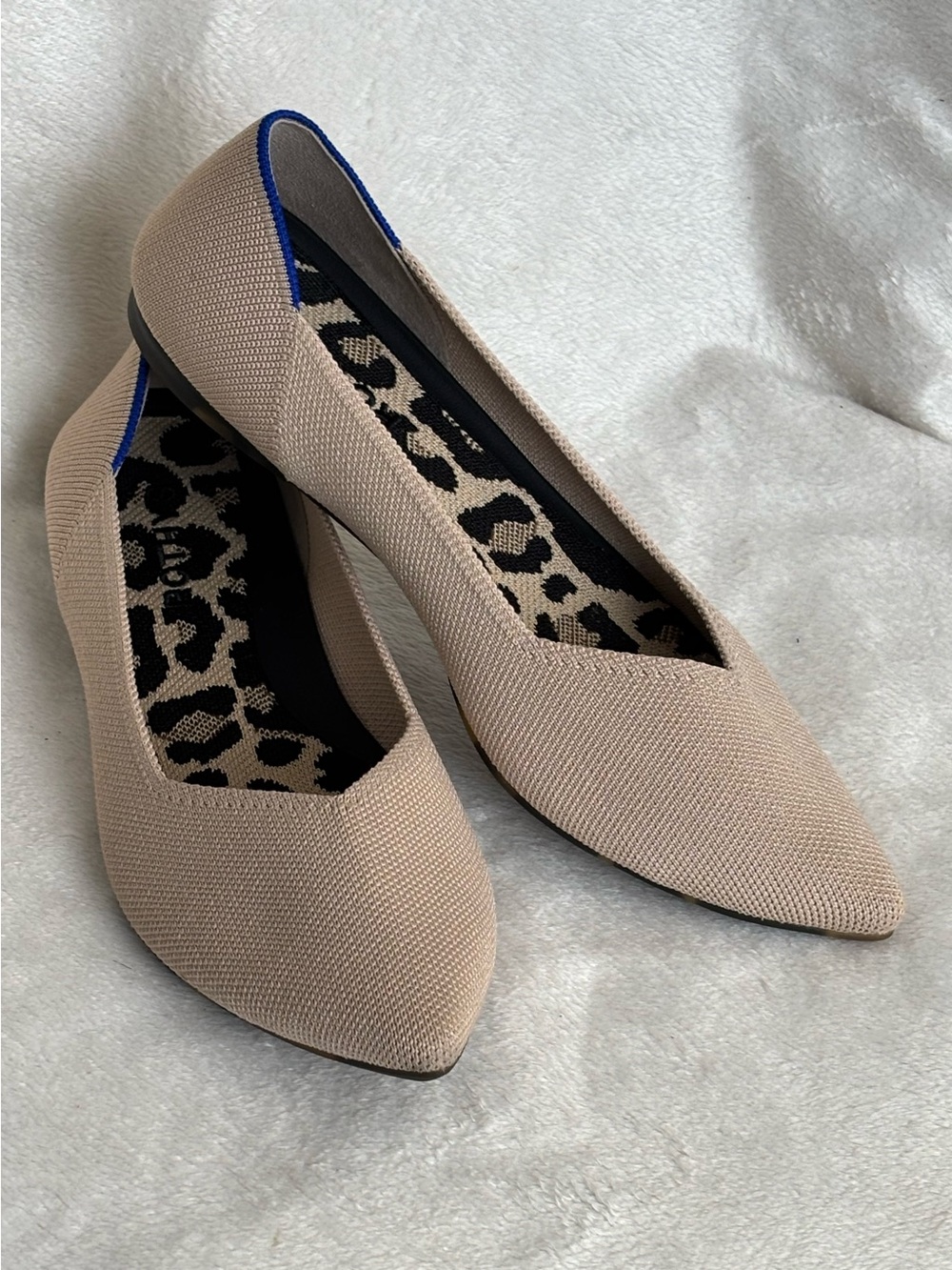 Rothy's Pointed-Toe Beige Women’s Knit Flats with Blue Heel Trim Size US W8